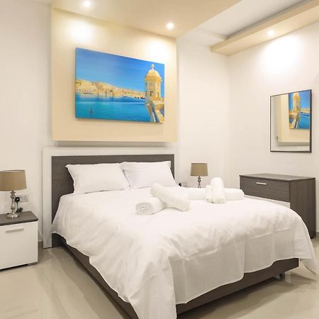 Luxurious Duplex Seafront Apt W Amazing Sea Views Birżebbuġa Buitenkant foto